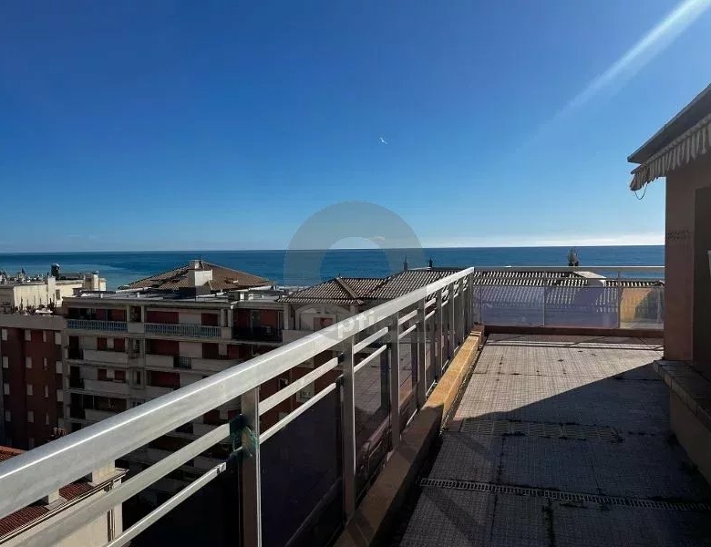RARE – DERNIER ETAGE