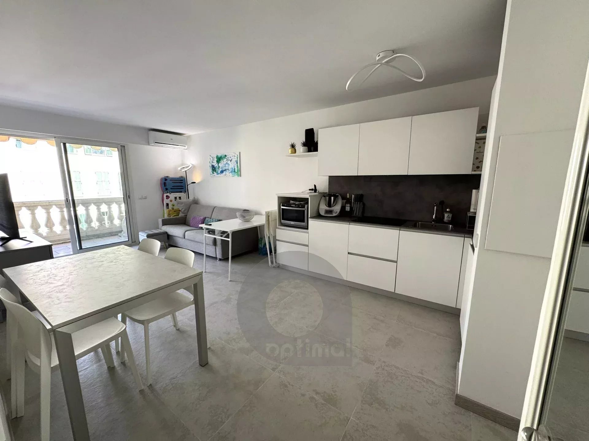 Menton centre, bord de mer, agreable 2 p avec terrasse