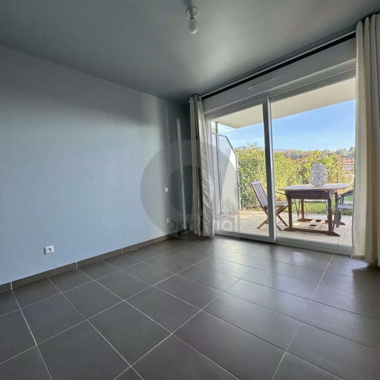 2 PIÈCES ROQUEBRUNE VUE MER JARDIN TERRASSE GARAGES