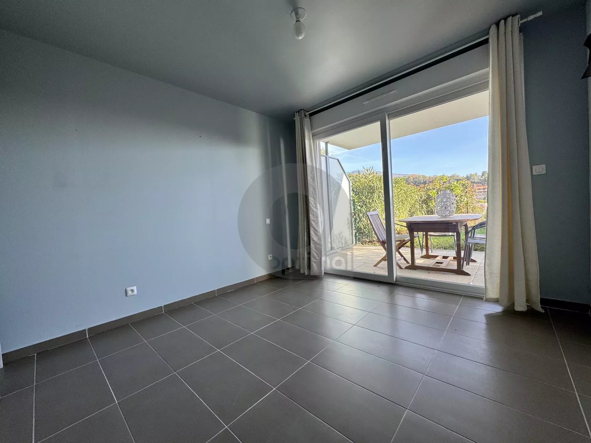 2 PIÈCES ROQUEBRUNE VUE MER JARDIN TERRASSE GARAGES