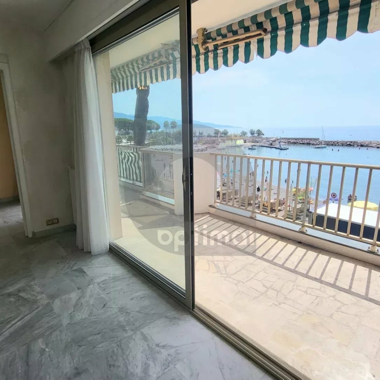 FRONT DE MER 2P 43M2 AVEC TERRASSE 12M2 CAVE