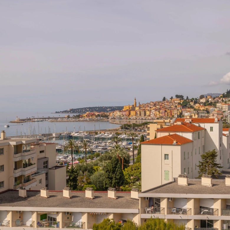 MENTON GARAVAN – APPARTEMENT 3 PIECES BORD DE MER, VUE MER
