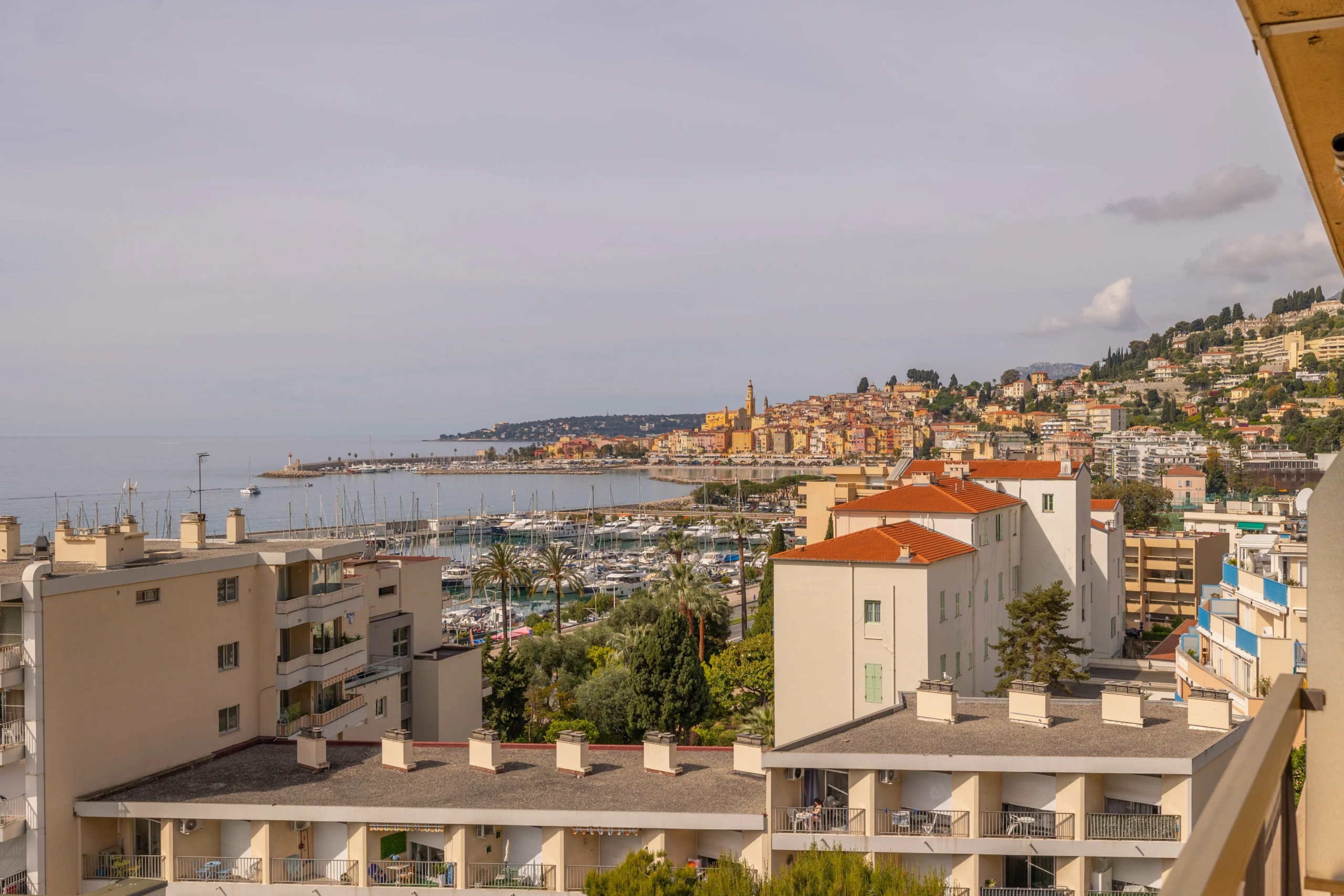 ff7d28db21804fa497611ba0a6d44490_8f49a0cbff_4096-original-173633-0.jpg MENTON GARAVAN – APPARTEMENT 3 PIECES BORD DE MER, VUE MER