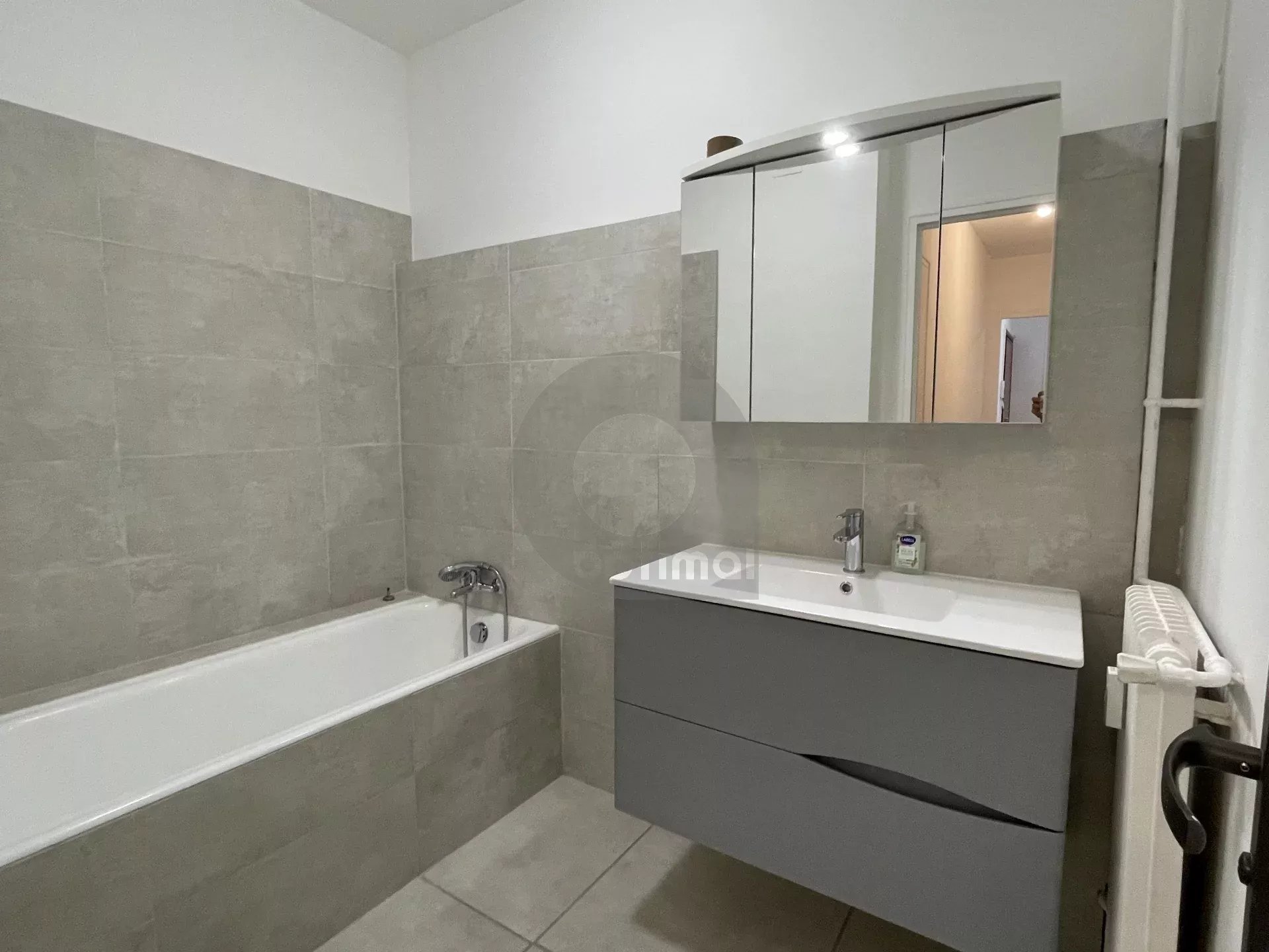 A LOUER : 2P MEUBLE – MENTON CENTRE SECTEUR GARES