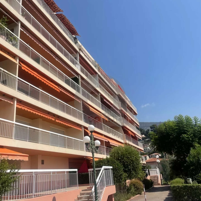 GRAND 2 PIECES QUARTIER TERRES CHAUDES