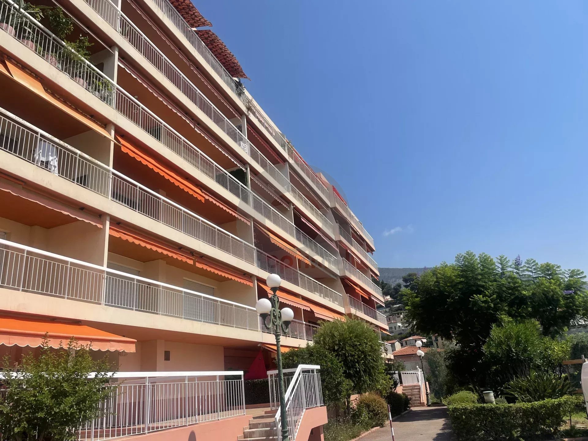 GRAND 2 PIECES QUARTIER TERRES CHAUDES