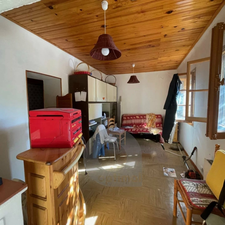 Route de Ste Agnès – Maison 3 pièces à Rénover avec terrasse et jardin – Accès pédestre