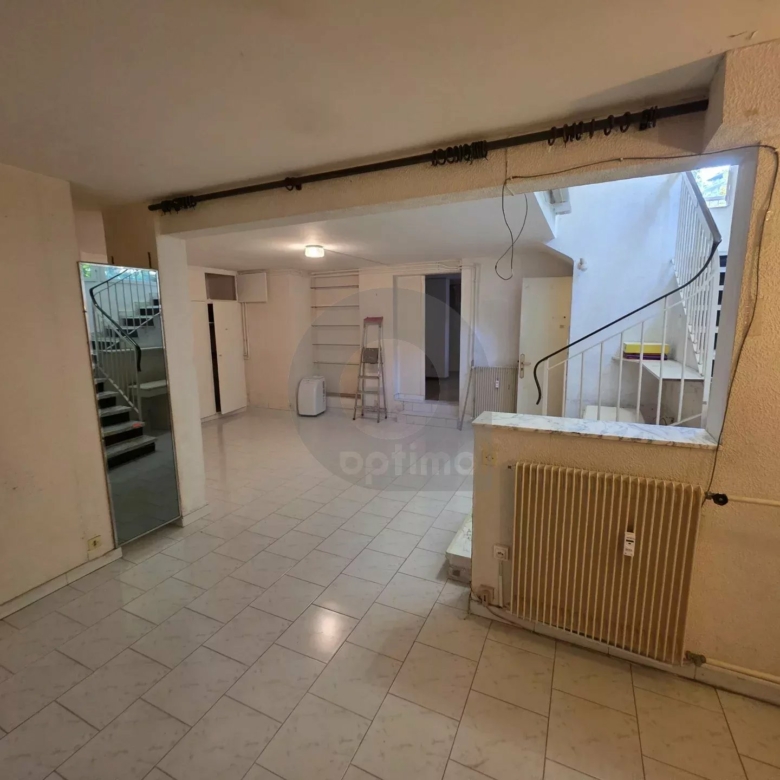 GRAND STUDIO AVEC GRANDE RESERVE GRANDE CAVE PARKING ROQUEBRUNE CAP MARTIN
