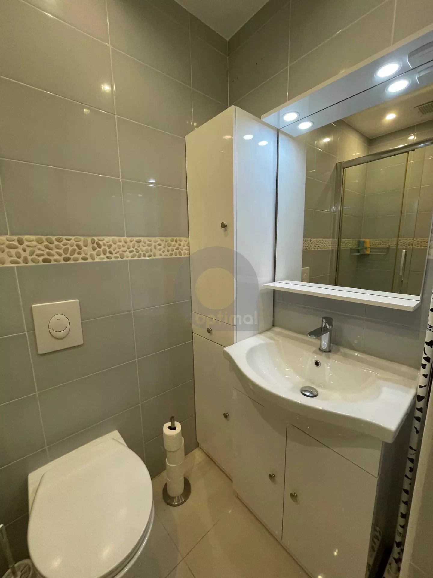 MENTON GARAVAN : A LOUER STUDIO MEUBLE