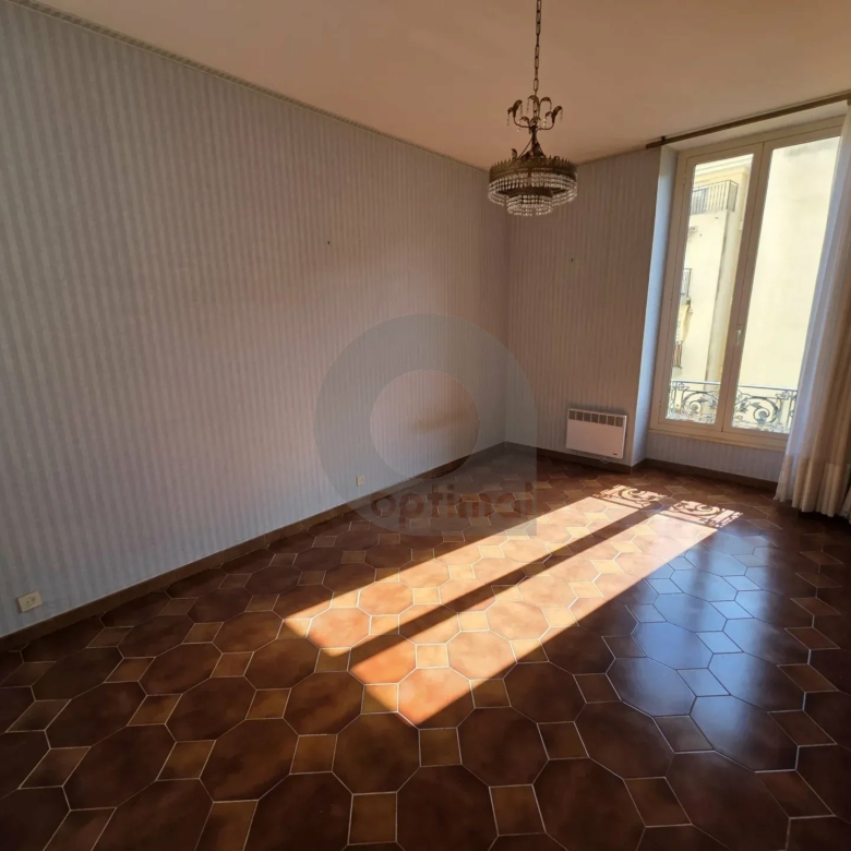 GRAND APPARTEMENT TROIS PIECES MENTON GARE ROUTIERE