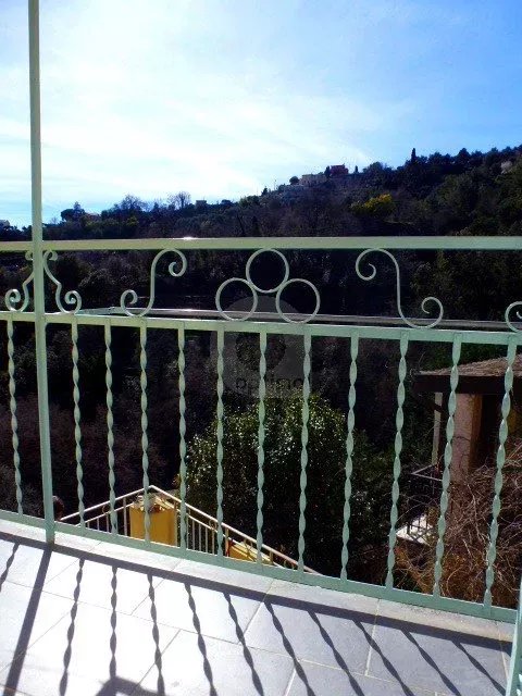 A LOUER APPT SECTEUR CABROLLES – SAINTE AGNES