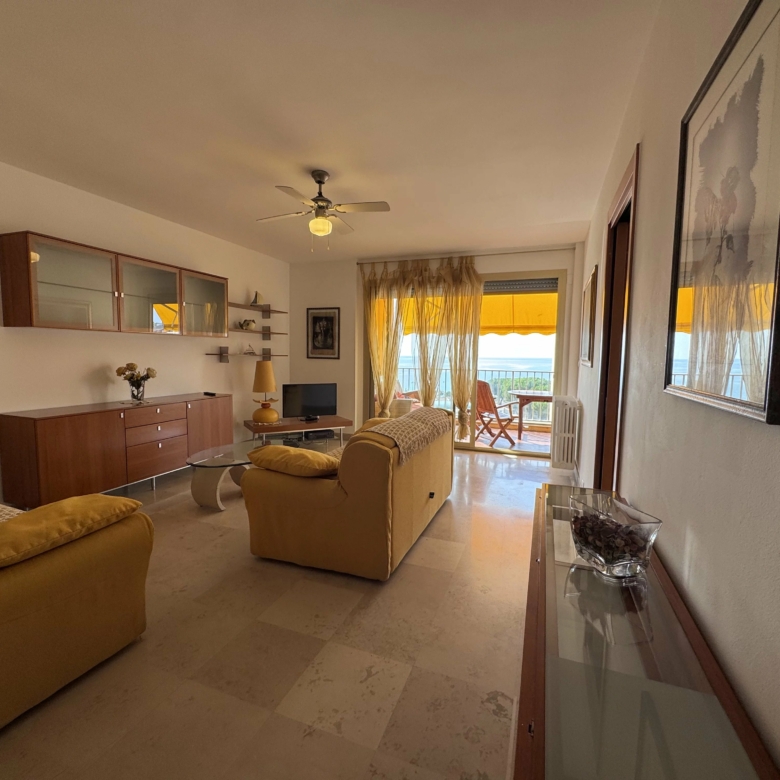 Location meublé – Grand appartement 4 pièces avec vue mer à Solenzara