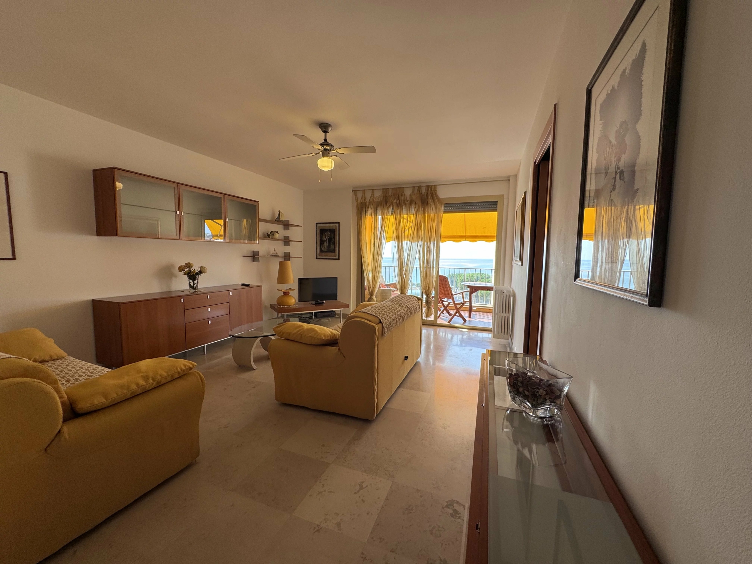 Location meublé – Grand appartement 4 pièces avec vue mer à Solenzara