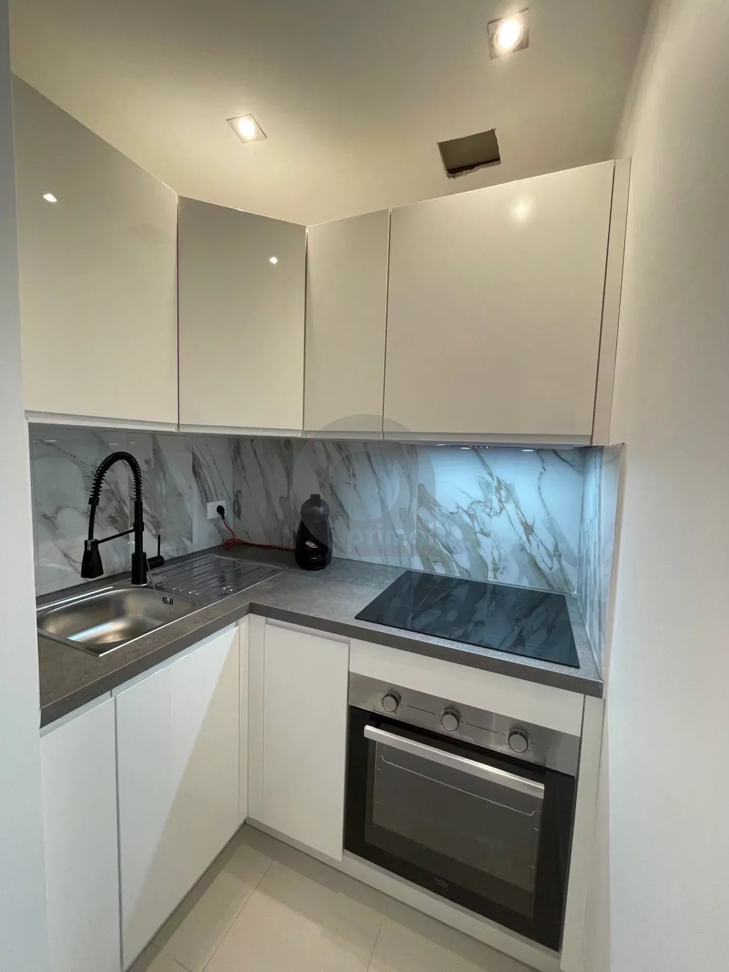 MENTON GARAVAN : A LOUER STUDIO MEUBLE