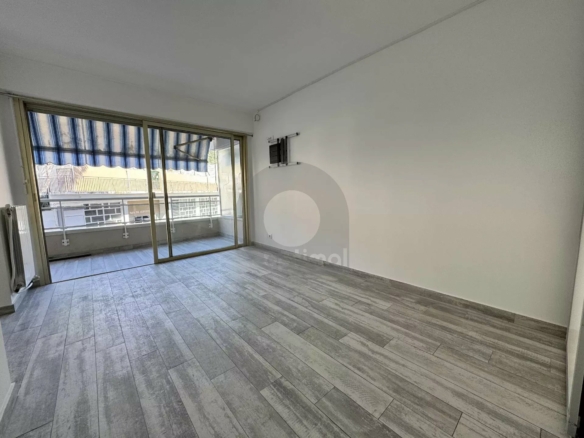 ROQUEBRUNE STUDI CENTRE VILLE BON ÉTAT