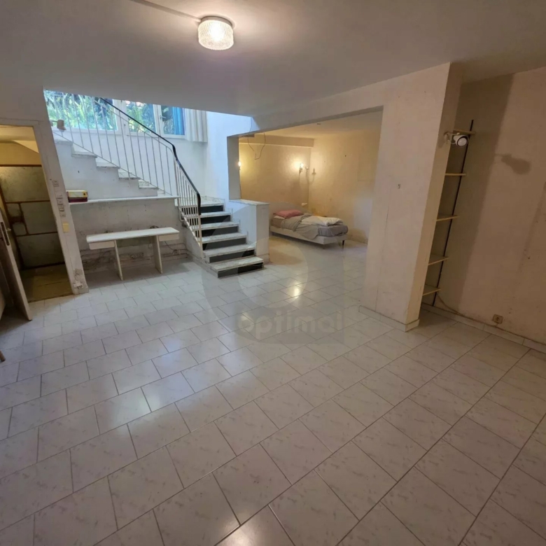 GRAND STUDIO AVEC GRANDE RESERVE GRANDE CAVE PARKING ROQUEBRUNE CAP MARTIN