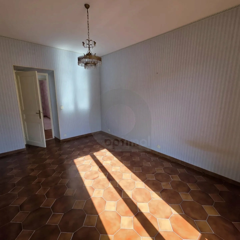 GRAND APPARTEMENT TROIS PIECES MENTON GARE ROUTIERE