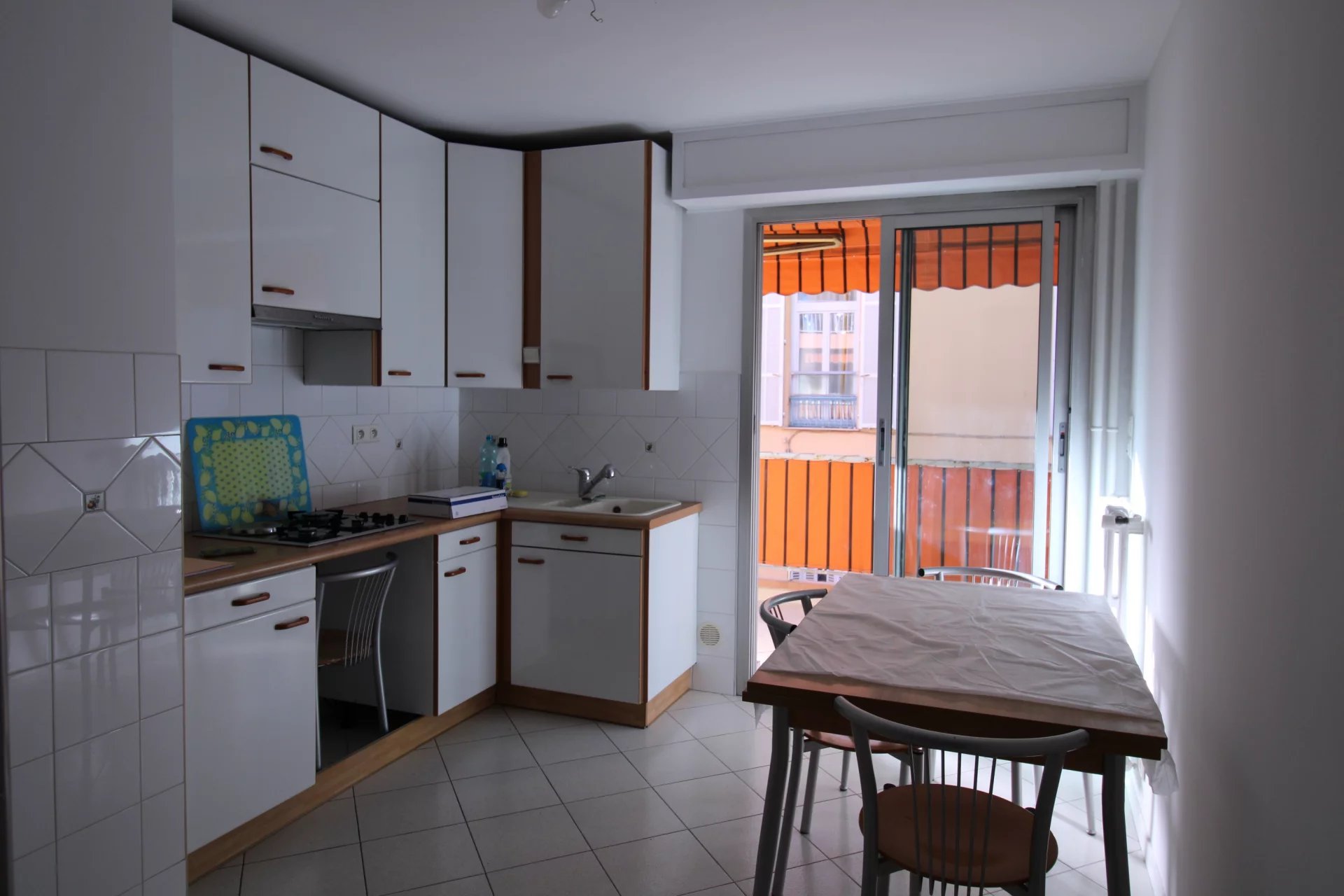 PLEIN CENTRE DE MENTON : GRAND 2P – TERRASSE – PARKING – CAVE
