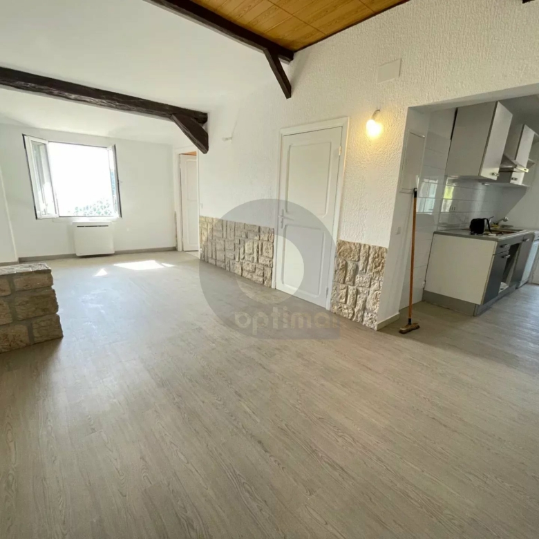 A LOUER APPT SECTEUR CABROLLES – SAINTE AGNES