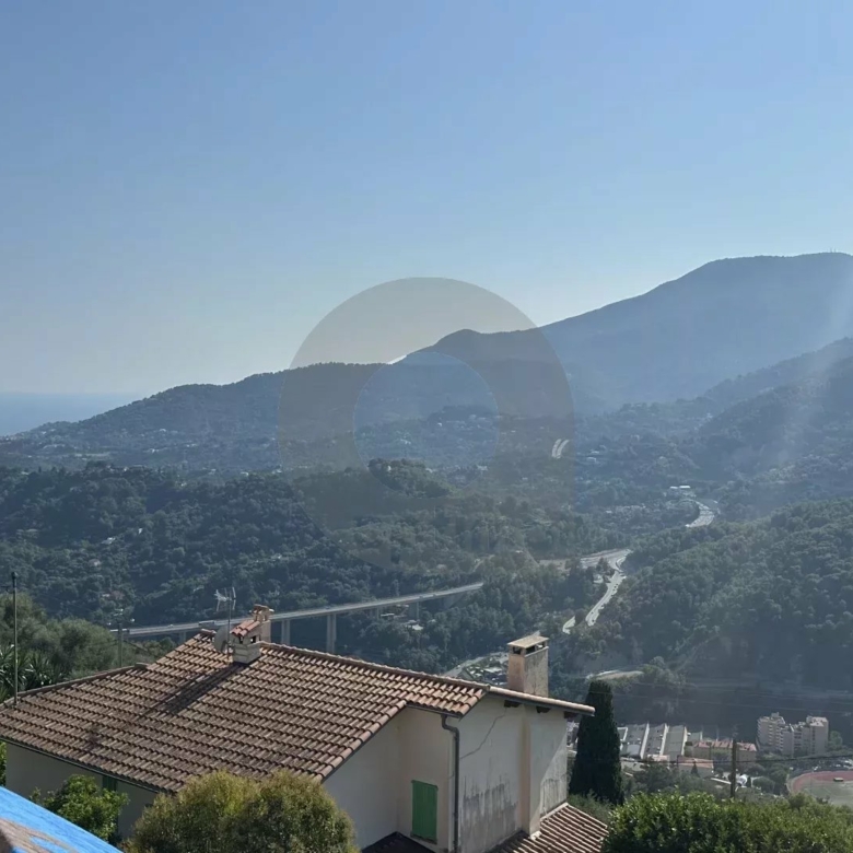VILLAGE DE CASTELLAR : PARTIE DE MAISON DE VILLAGE – VUE PANORAMIQUE