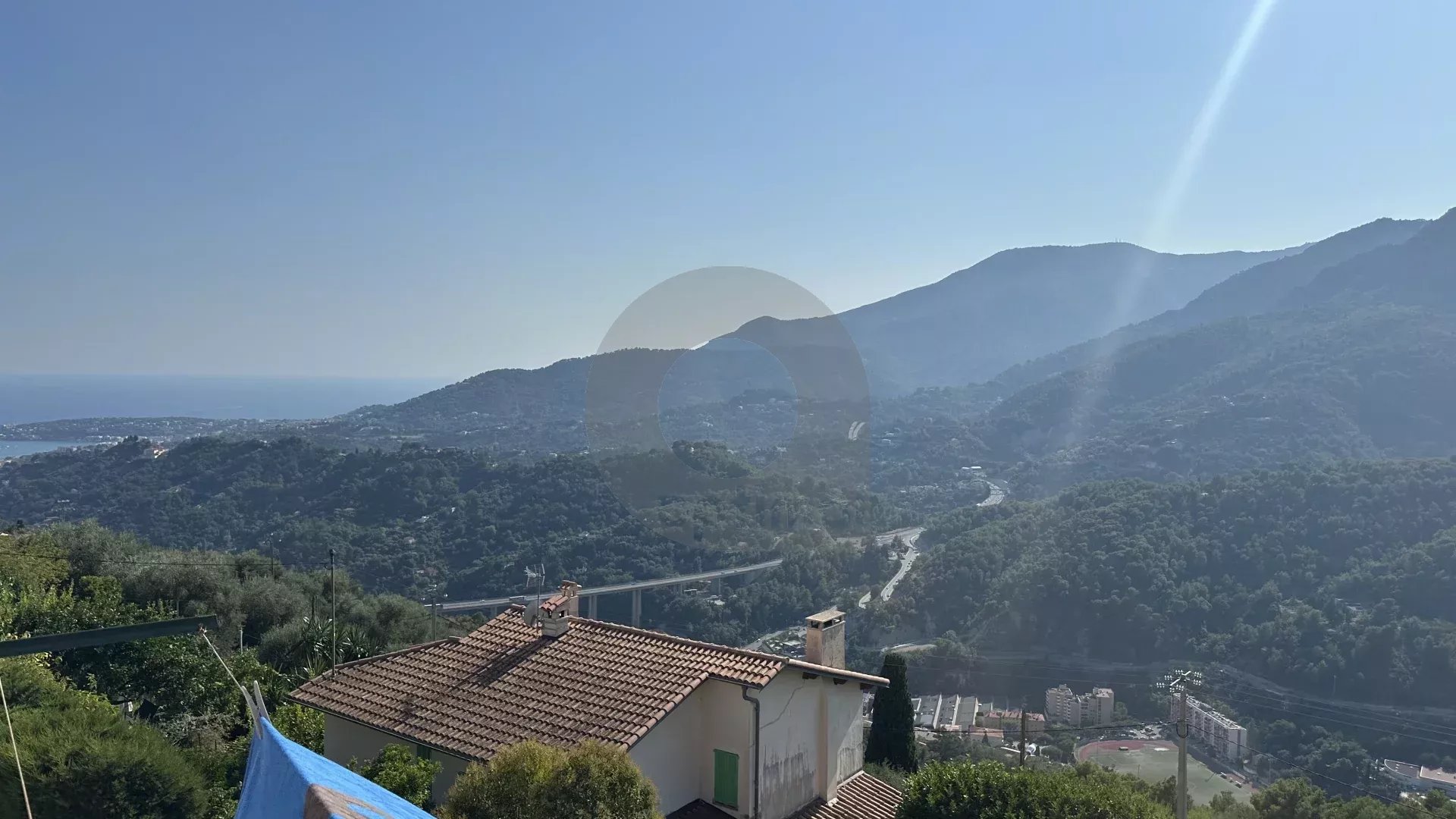 VILLAGE DE CASTELLAR : PARTIE DE MAISON DE VILLAGE – VUE PANORAMIQUE