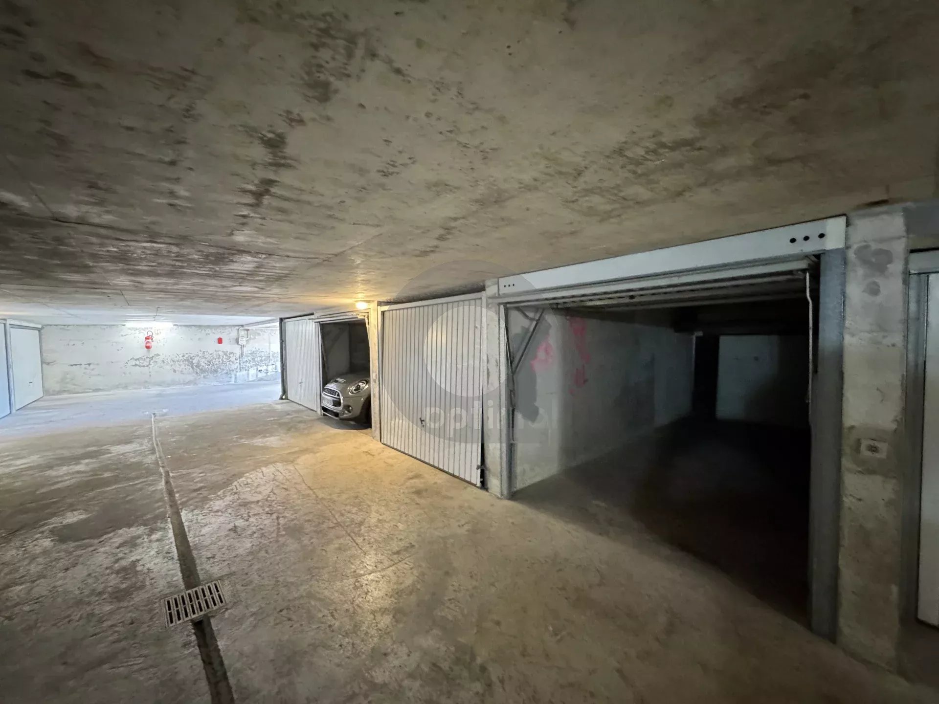 GARAGE ROQUEBRUNE CENTRE VILLE
