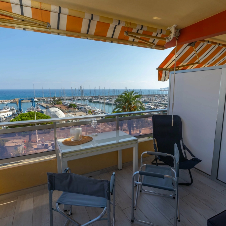 MENTON GARAVAN – MAGNIFIQUE DEUX PIECES FRONT DE MER