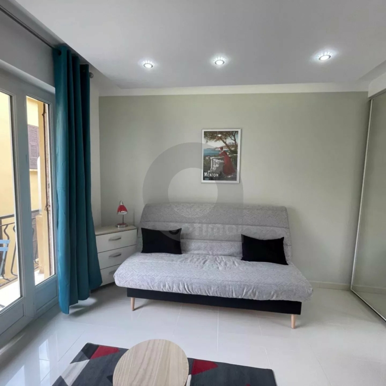 MENTON GARAVAN : A LOUER STUDIO MEUBLE