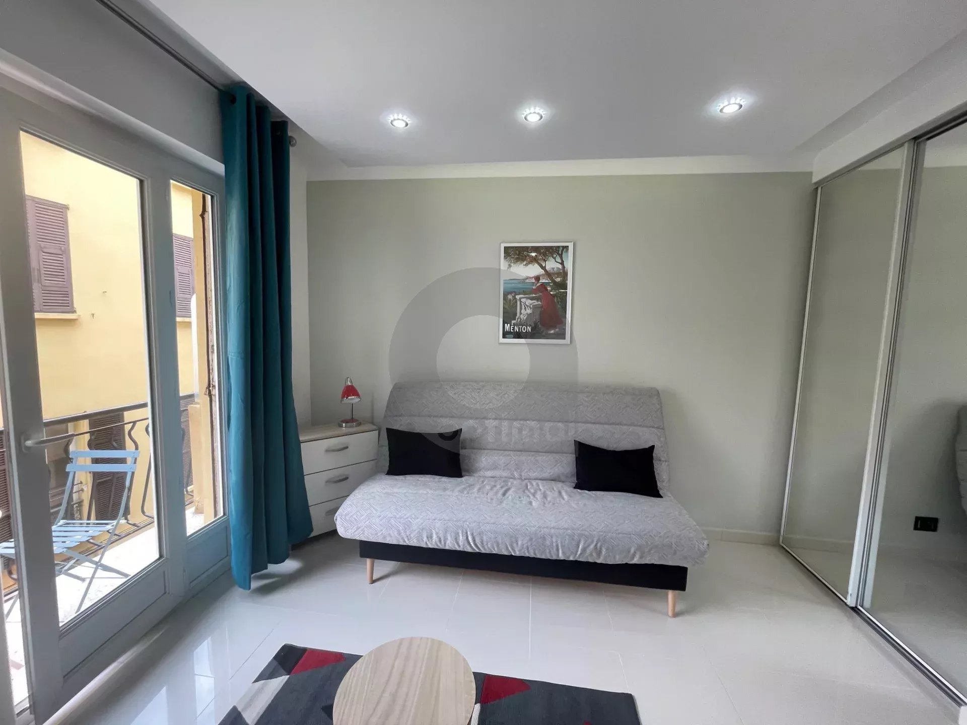MENTON GARAVAN : A LOUER STUDIO MEUBLE
