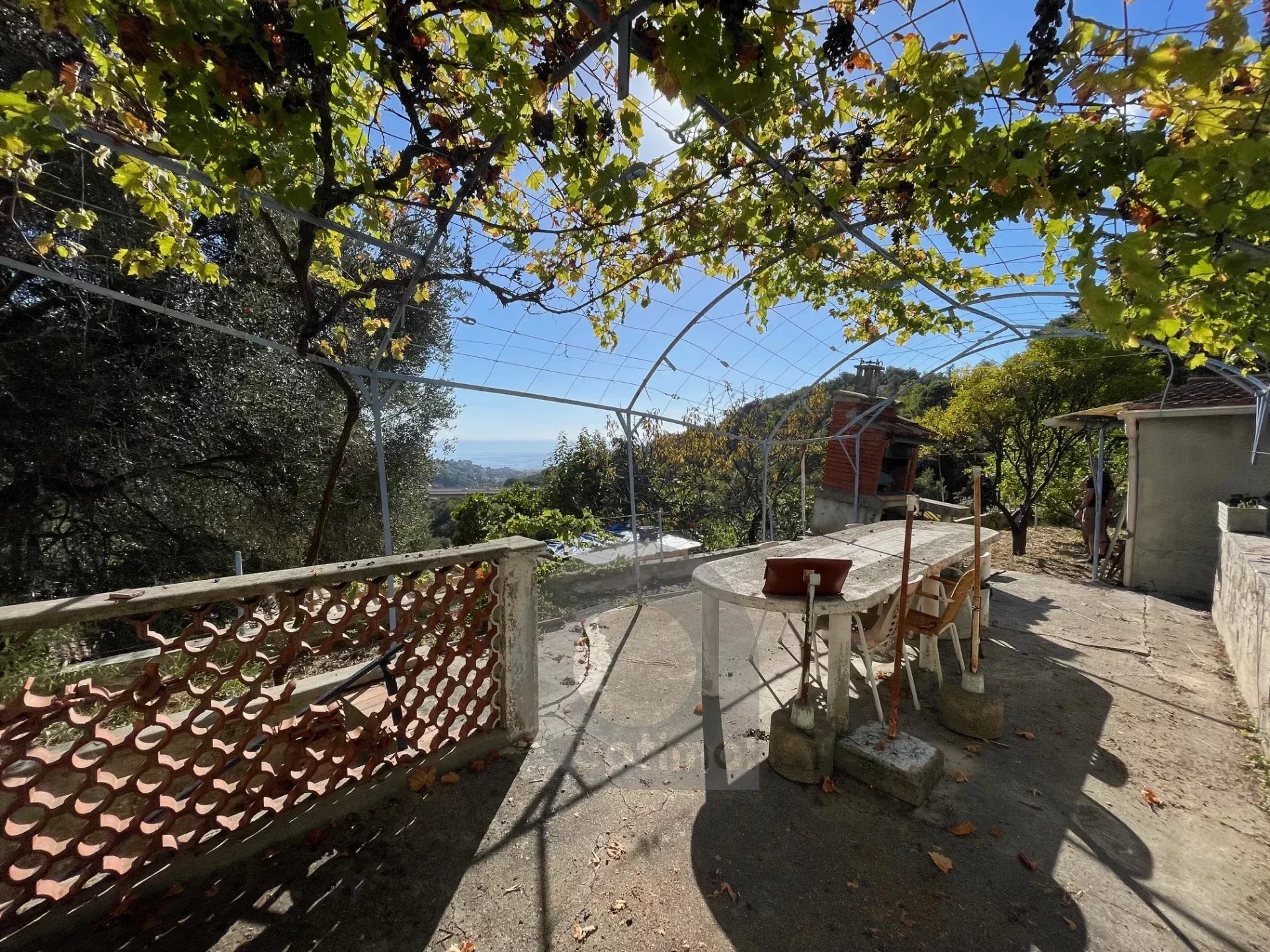 Route de Ste Agnès – Maison 3 pièces à Rénover avec terrasse et jardin – Accès pédestre