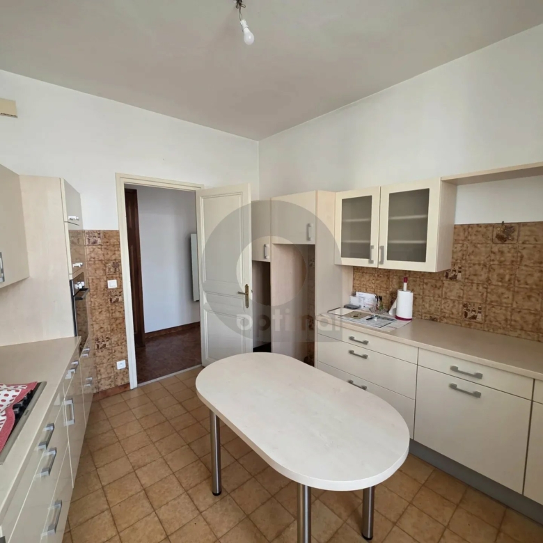 GRAND APPARTEMENT TROIS PIECES MENTON GARE ROUTIERE