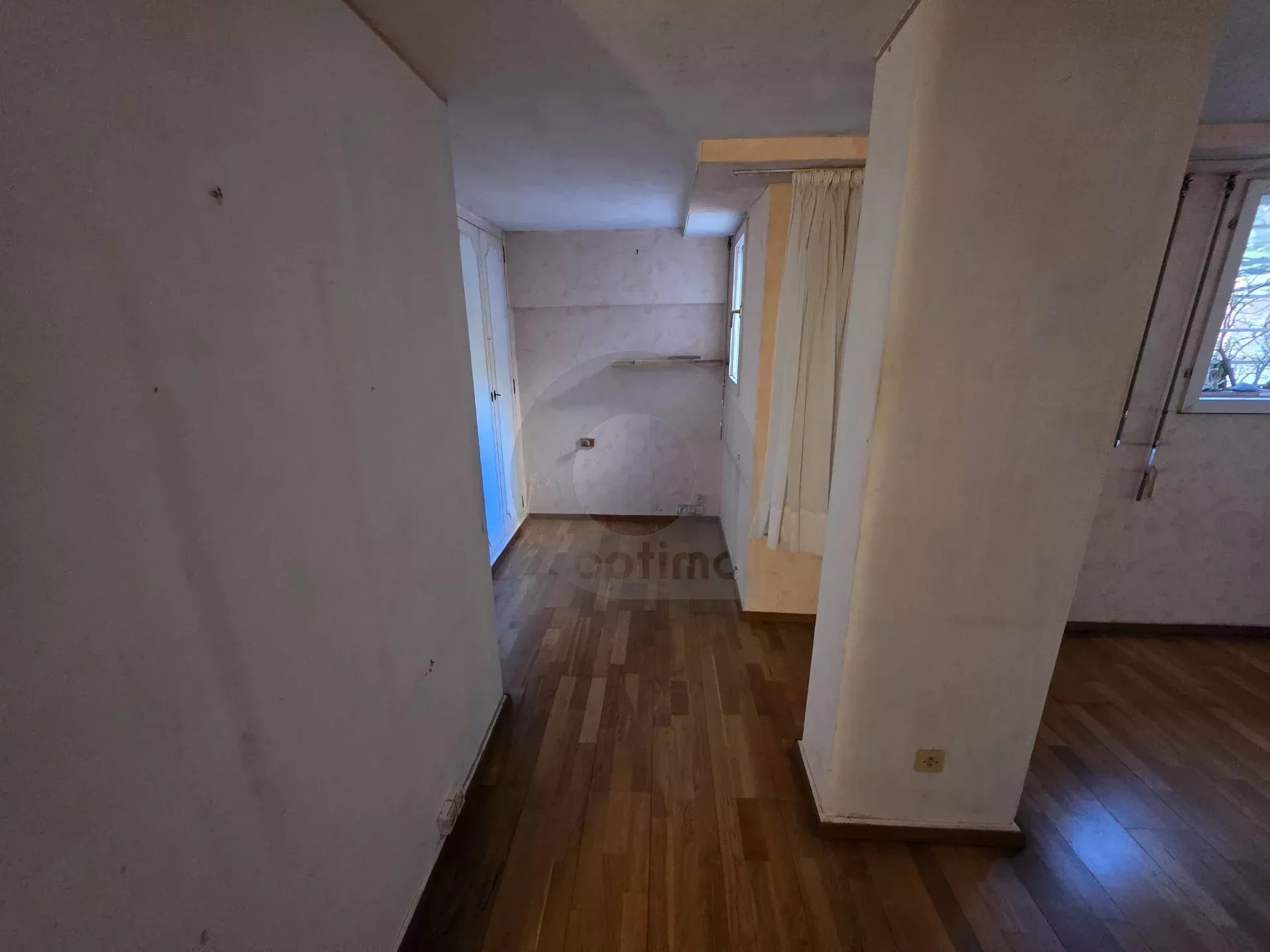 GRAND STUDIO AVEC GRANDE RESERVE GRANDE CAVE PARKING ROQUEBRUNE CAP MARTIN