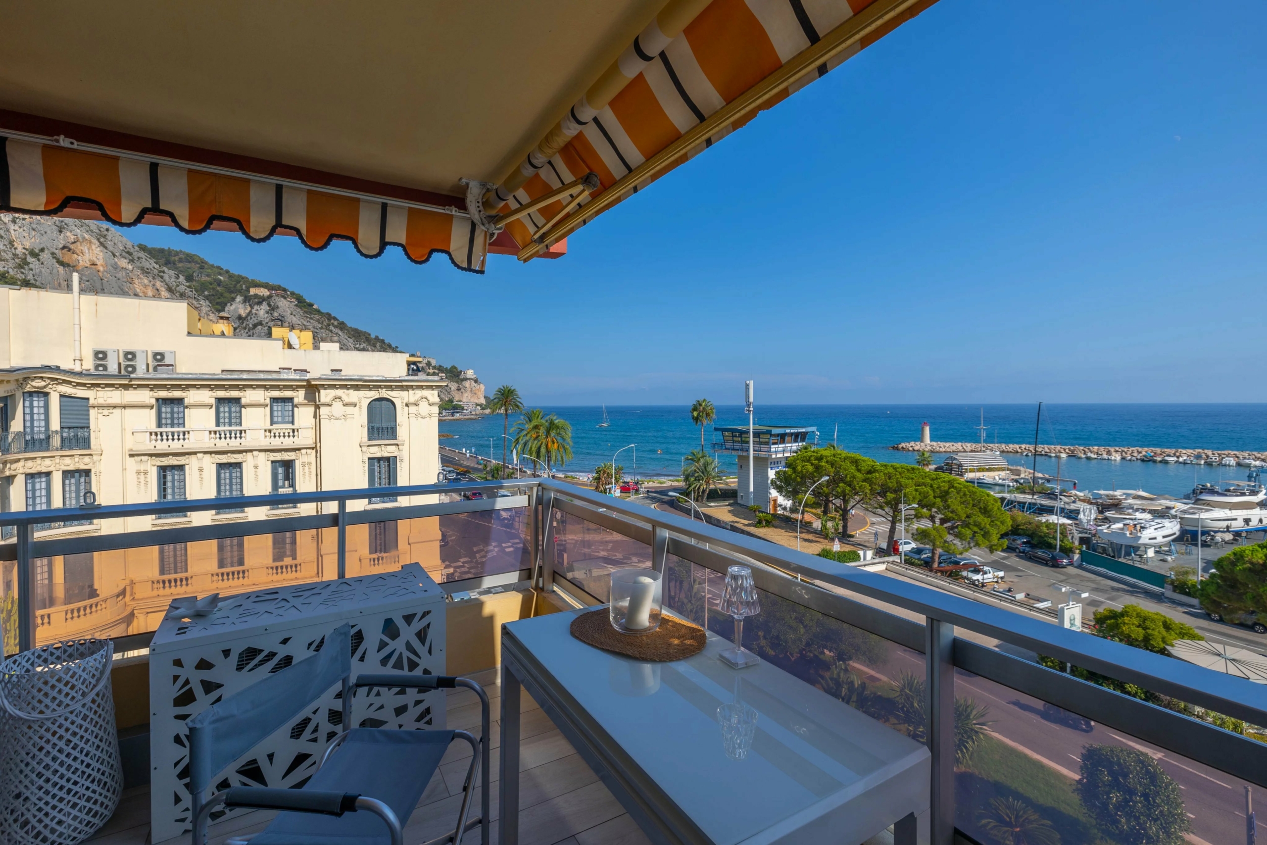 MENTON GARAVAN – MAGNIFIQUE DEUX PIECES FRONT DE MER