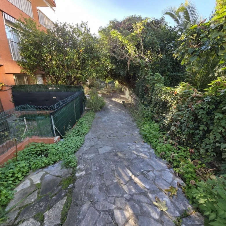 GRAND STUDIO AVEC GRANDE RESERVE GRANDE CAVE PARKING ROQUEBRUNE CAP MARTIN