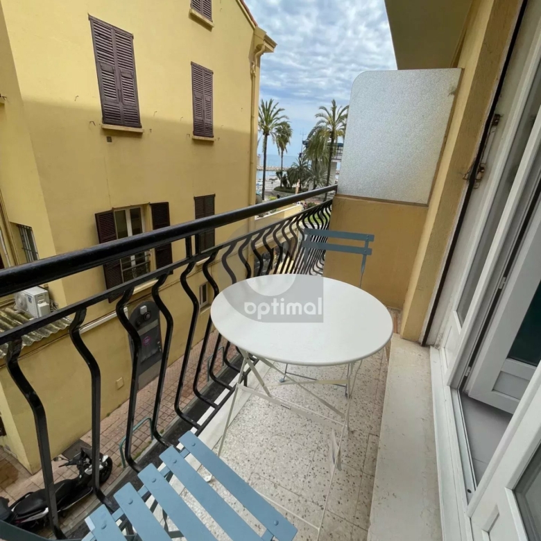 MENTON GARAVAN : A LOUER STUDIO MEUBLE