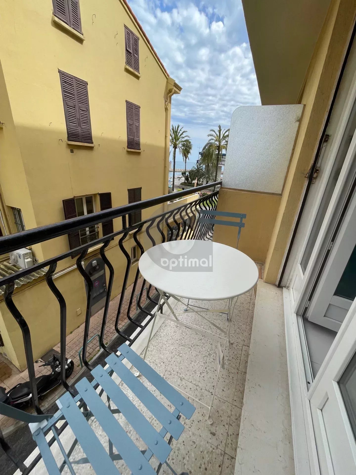MENTON GARAVAN : A LOUER STUDIO MEUBLE