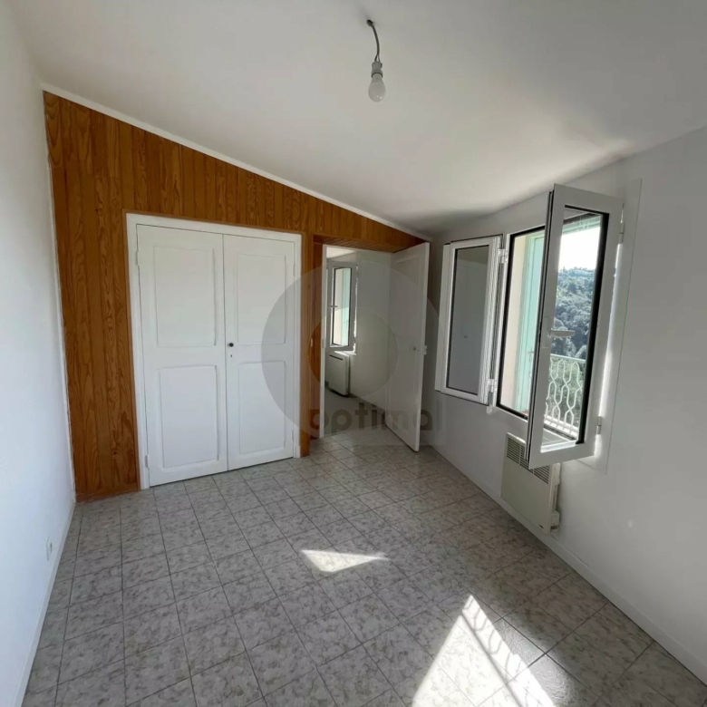 A LOUER APPT SECTEUR CABROLLES – SAINTE AGNES