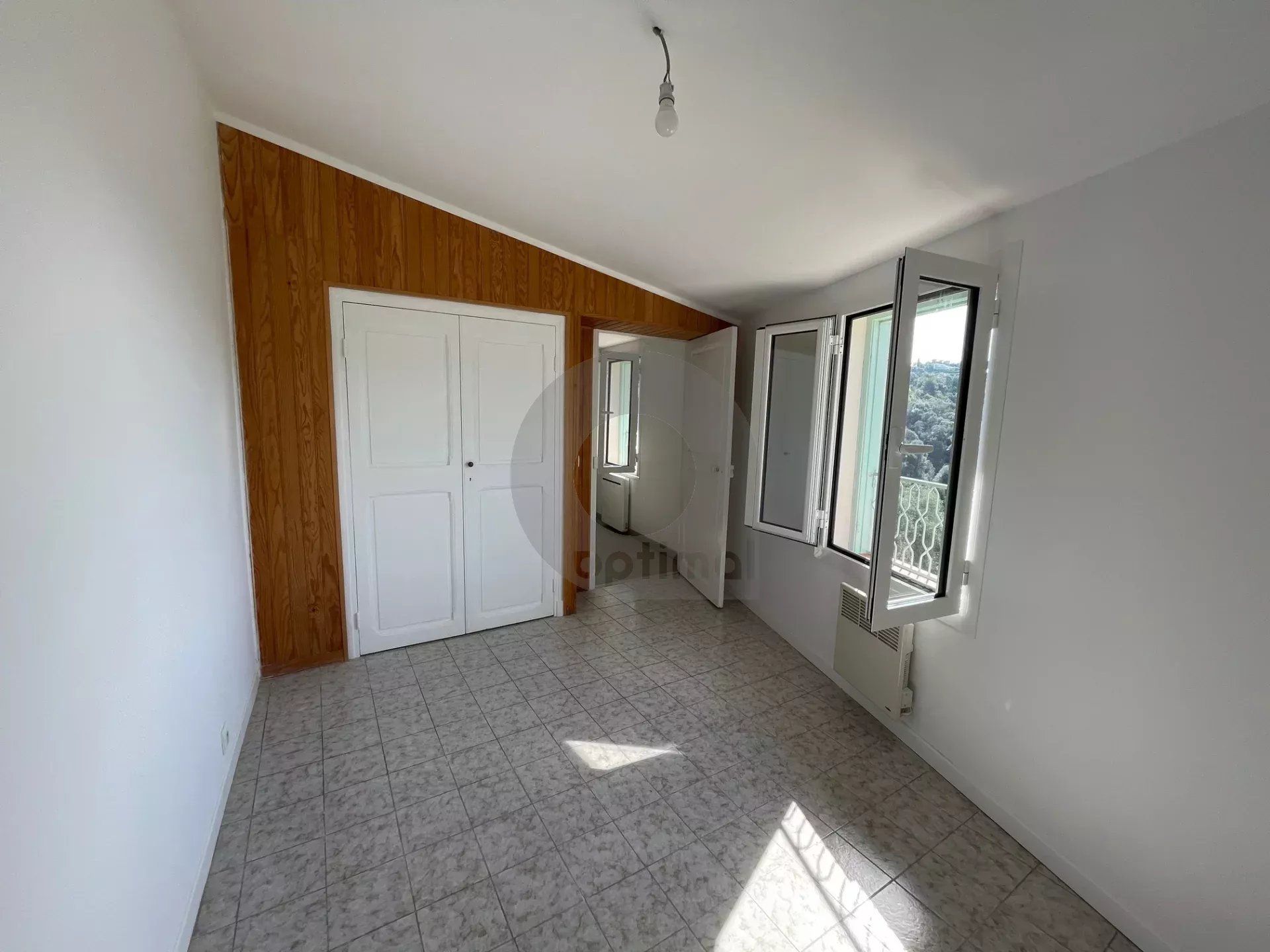 A LOUER APPT SECTEUR CABROLLES – SAINTE AGNES