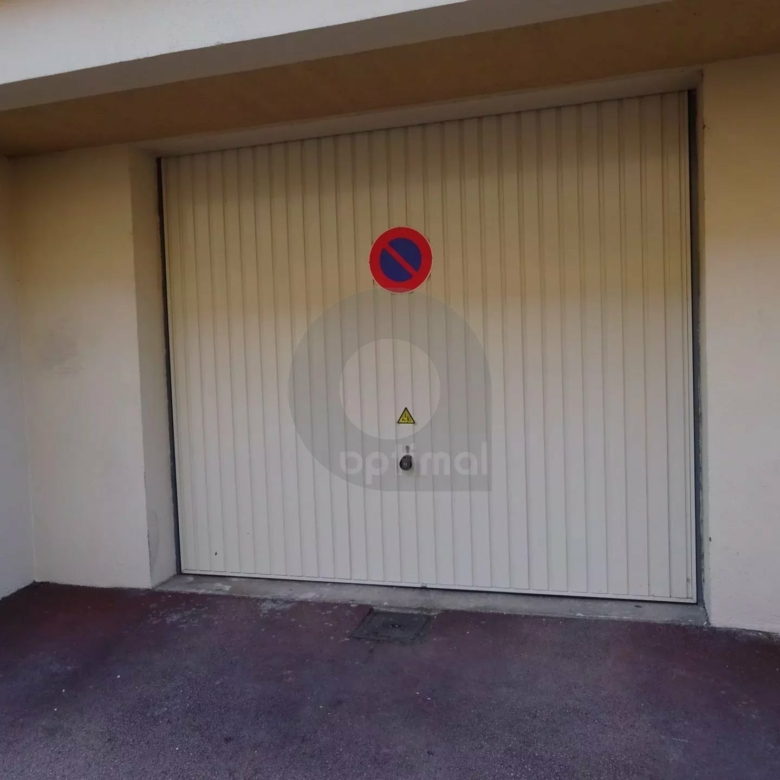 Parking couvert + cave attenante