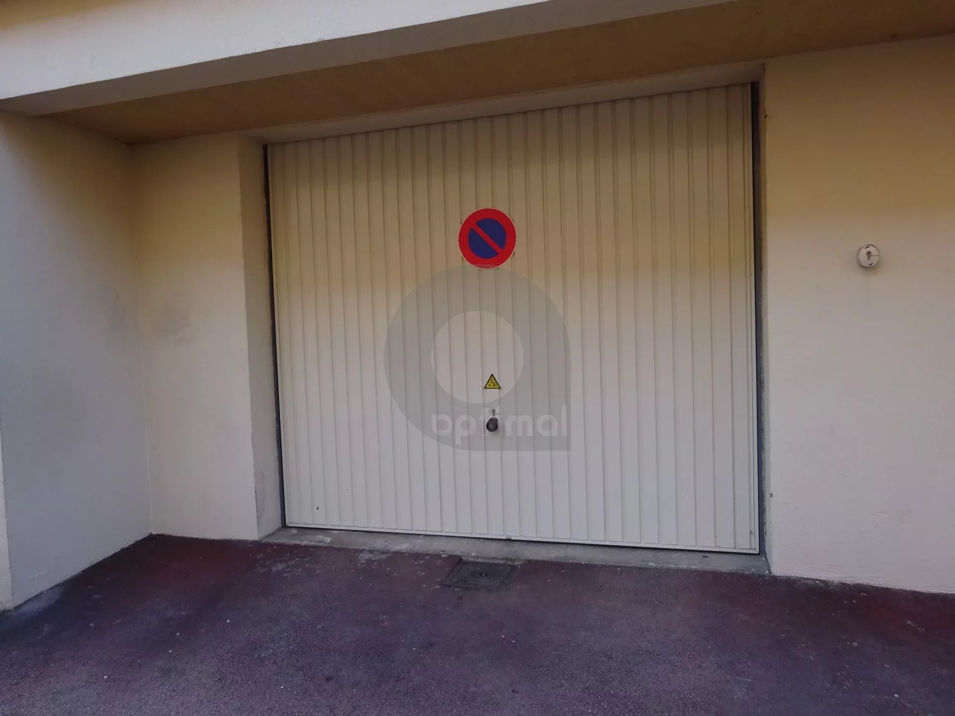 Parking couvert + cave attenante