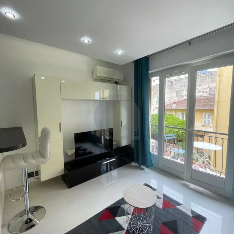 MENTON GARAVAN : A LOUER STUDIO MEUBLE