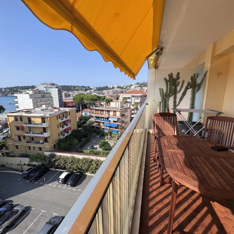 Location meublé – Grand appartement 4 pièces avec vue mer à Solenzara