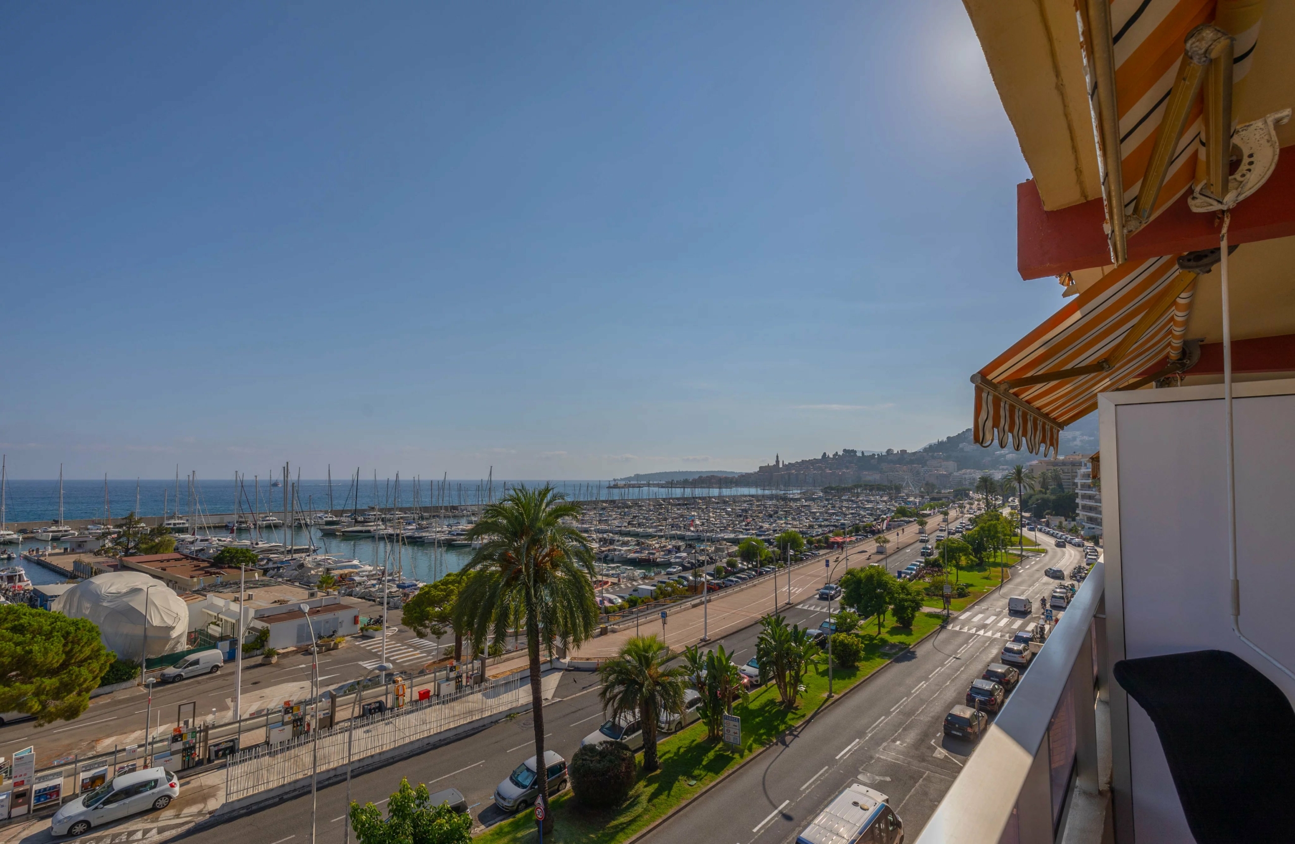 MENTON GARAVAN – MAGNIFIQUE DEUX PIECES FRONT DE MER