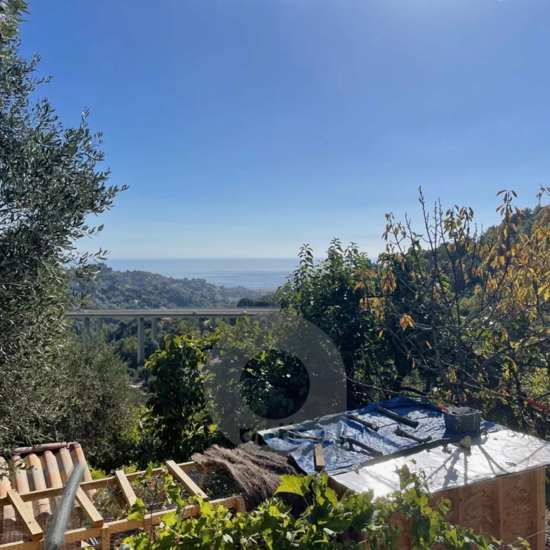 Route de Ste Agnès – Maison 3 pièces à Rénover avec terrasse et jardin – Accès pédestre