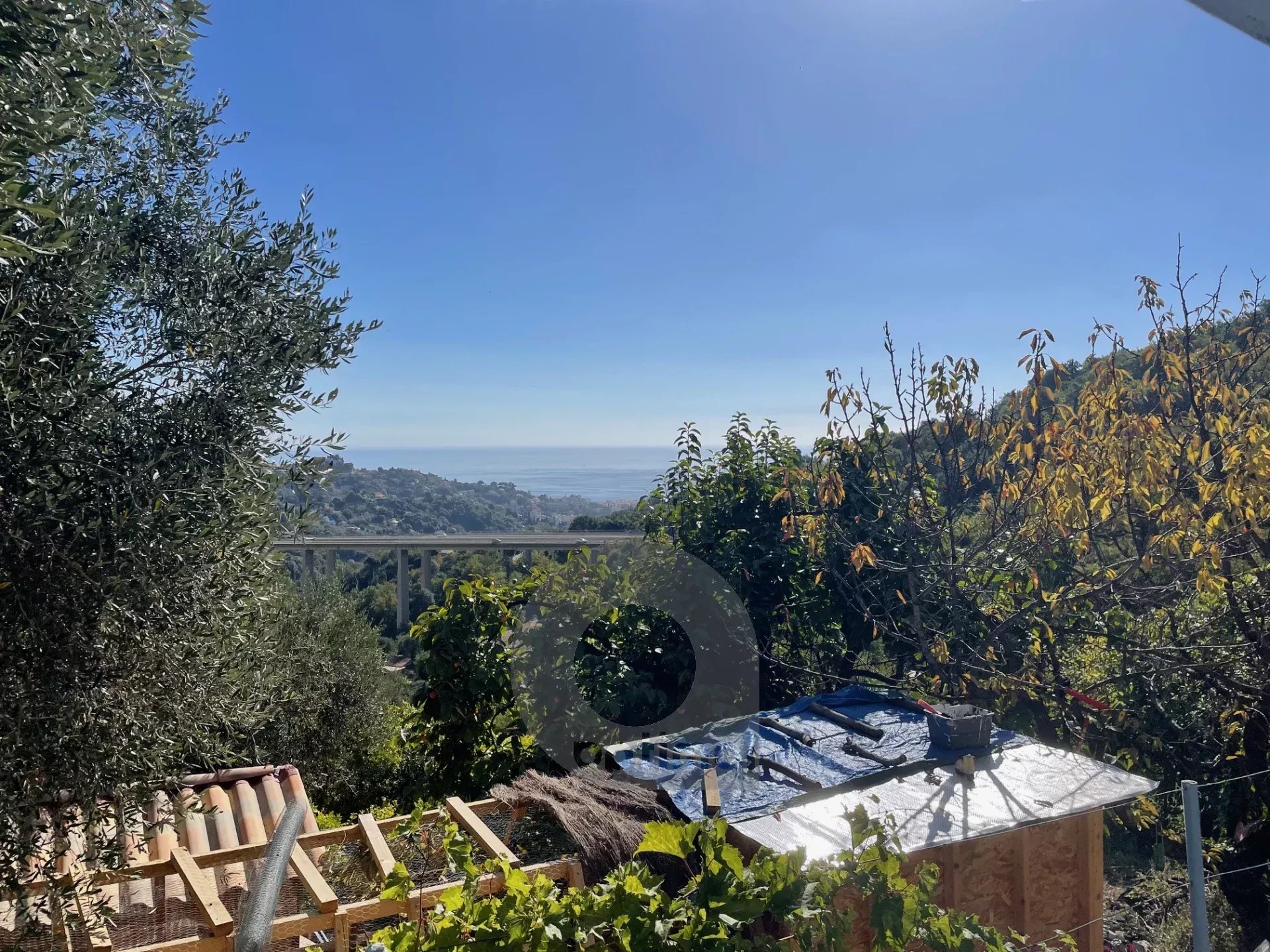 Route de Ste Agnès – Maison 3 pièces à Rénover avec terrasse et jardin – Accès pédestre