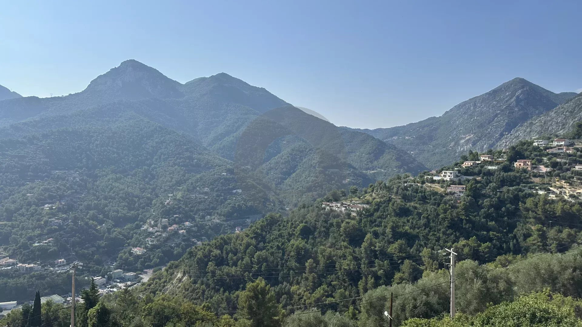 VILLAGE DE CASTELLAR : PARTIE DE MAISON DE VILLAGE – VUE PANORAMIQUE