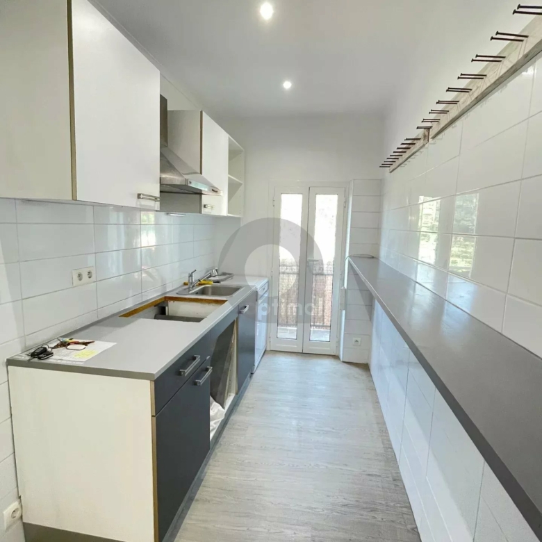 A LOUER APPT SECTEUR CABROLLES – SAINTE AGNES