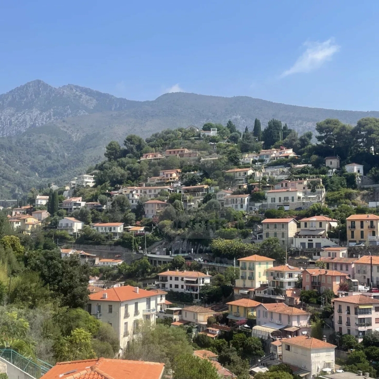 GRAND 2 PIECES QUARTIER TERRES CHAUDES