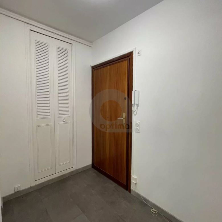 A LOUER : 2P MEUBLE – MENTON CENTRE SECTEUR GARES