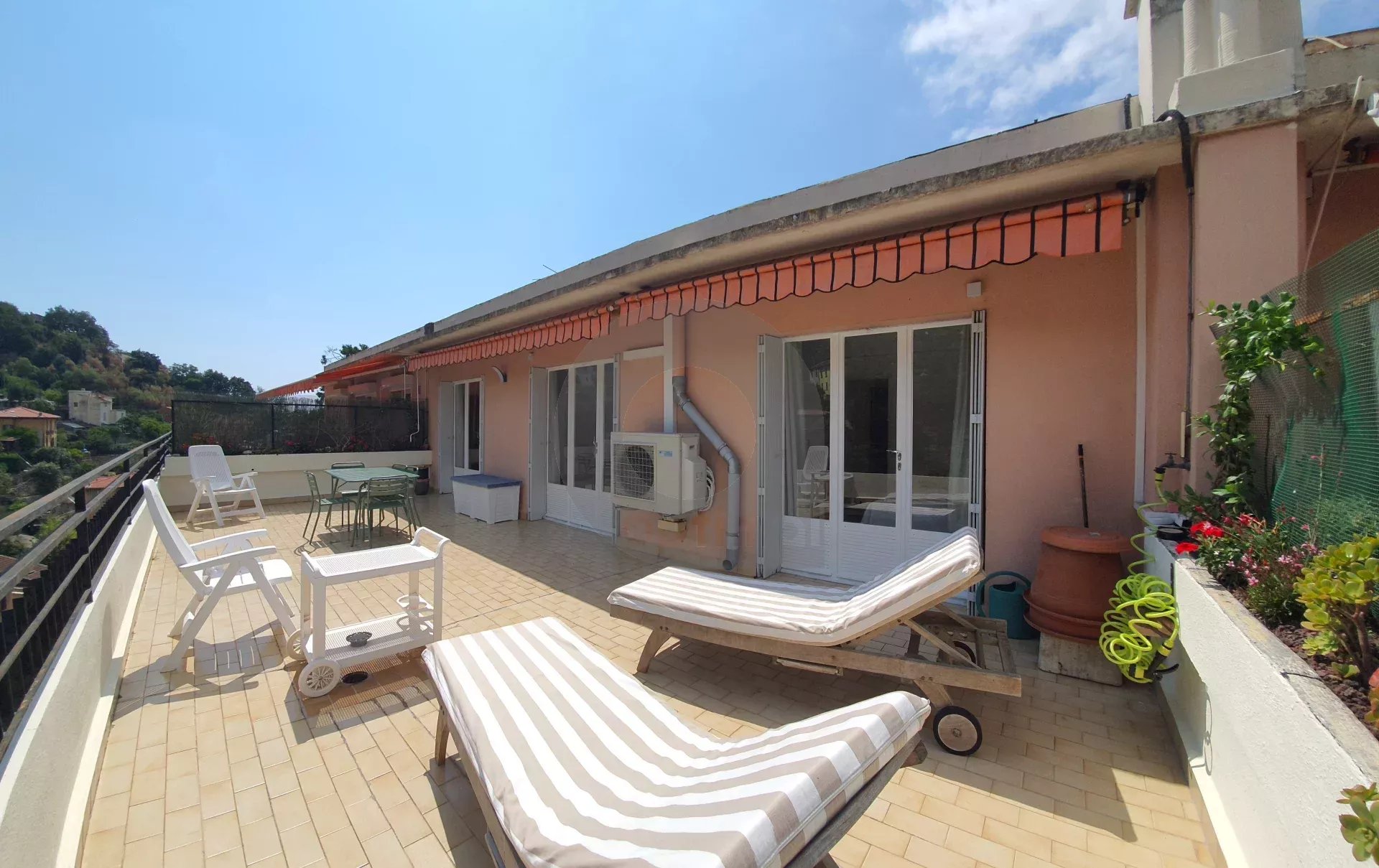 LOCATION MEUBLEE A L’ANNEE